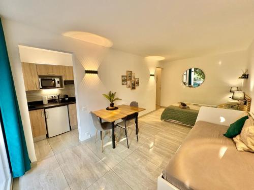 Η κουζίνα ή μικρή κουζίνα στο Studio moderne près de la plage & Monaco, Parking