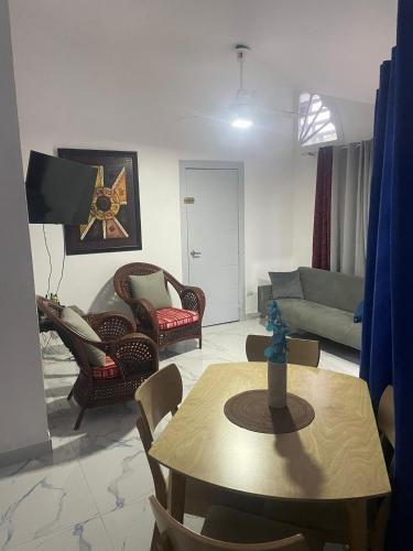 a living room with a table and chairs at res Montesino in San Felipe de Puerto Plata