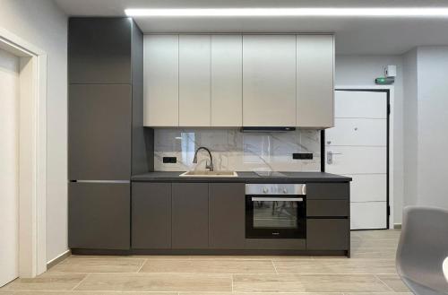 Una cocina o cocineta en Kalma Apartment Xanthi Center