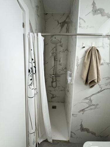 Ένα μπάνιο στο Habitacion privada con baño privado III