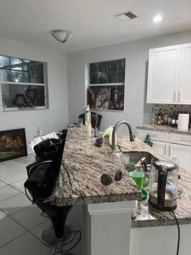 Кухня или мини-кухня в Chill Vibes
