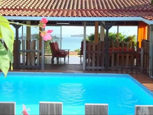 Der Swimmingpool an oder in der Nähe von Villa Belle Frégate