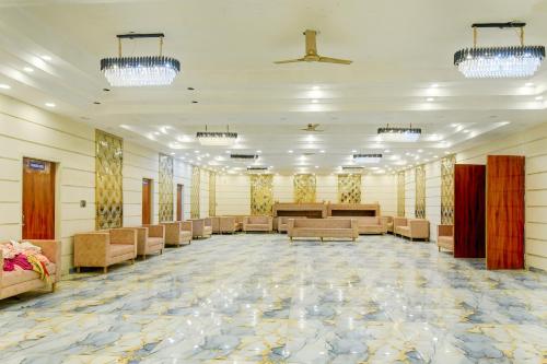 a large waiting room with chairs and tables at Hotel O The Suresh Mahal Resort in Jaipur