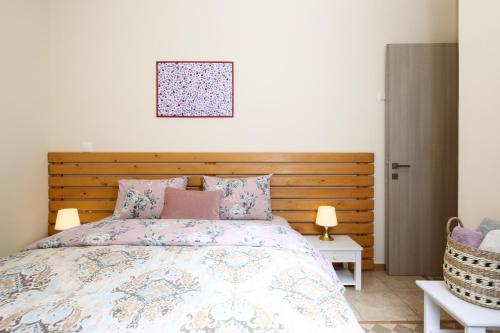 a bedroom with a bed with a wooden headboard at Kiveri Gems Houses in Kivérion
