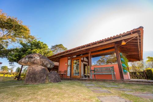 a house with a large rock in front of it at Chácara da Mantiqueira - São Francisco Xavier in São José dos Campos