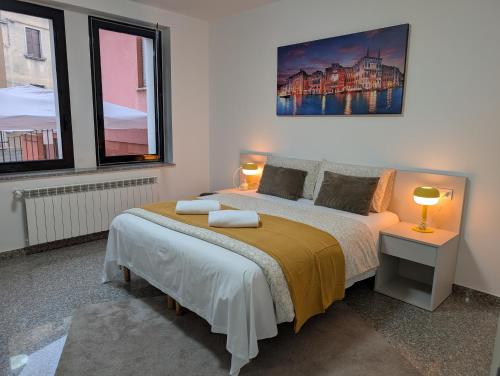 a bedroom with a bed with two lamps on it at Venice Luxury Apartment in Venice