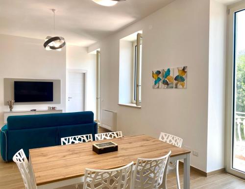 Televisyen dan/atau pusat hiburan di Cilento Contemporary House con idromassaggio Jacuzzi®