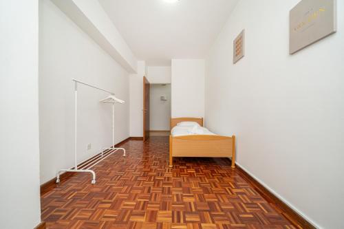 Кровать или кровати в номере Cozy 3 bedroom flat city center