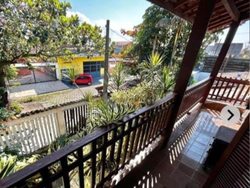 a balcony of a house with a view of a street at Sobreposta beira praia Lulumar in Itanhaém