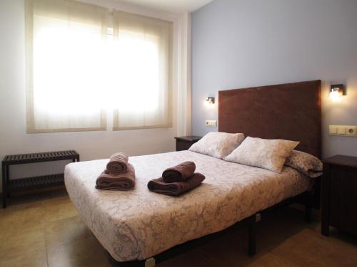 a bedroom with a bed with towels on it at Apartamentos Amanecer JC1 in Murcia