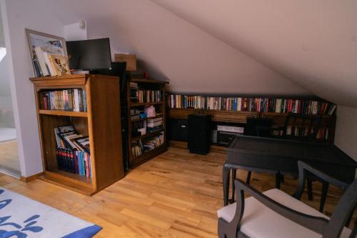 a living room with two book shelves filled with dvds at WieloDom - kryjówka na wsi in Wielogóra