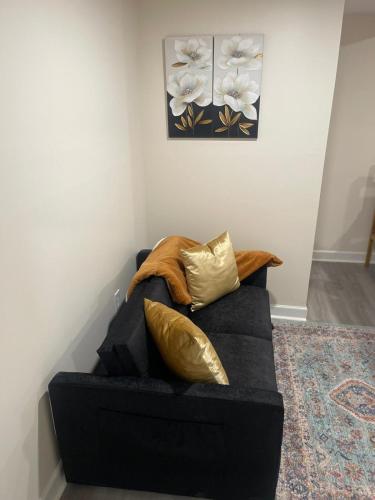 Χώρος καθιστικού στο New 4 Apts-198-3 Bed Apt 1st Floor & 3 Bed Apt 2nd Floor - 1 Bed Studio Apt Ground Floor & 1 Bed Studio Apt Ground Floor near Penn Station EWR Airport Hospital NYC