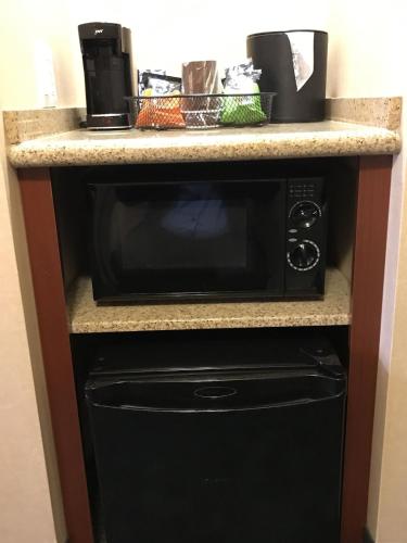 a microwave oven sitting on top of a dishwasher at Courtyard Fairfield Napa Valley Area in Fairfield