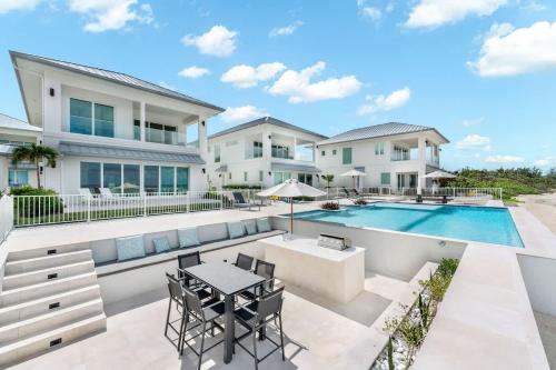 Kolam renang di atau dekat dengan Oceans 9 / LUXE 4 BR Villa