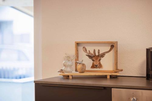 a picture of a deer head on a shelf at Haus Bacher in Fulpmes