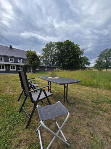 Ein Garten an der Unterkunft Rosenzauber Caravan