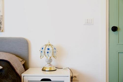 a table with a lamp on it next to a bed at Hanguloft - The cozy cabin by the lake in Hangul