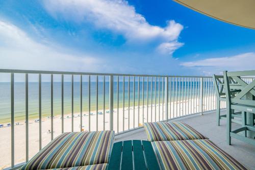 オレンジビーチにあるPhoenix X 102 condoのビーチを望むバルコニー