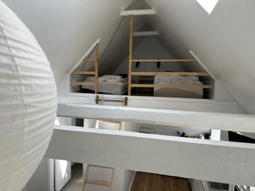 a room with two bunk beds in the attic at Ebogaard in Hillerød