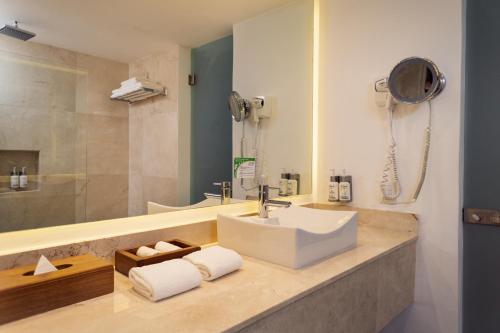 a bathroom with a sink and a shower at Flamingo Cancun All Inclusive in Cancún