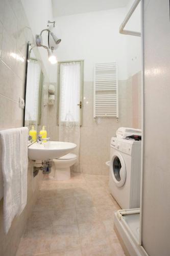 Large Apartment near Coliseum