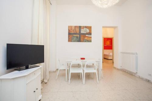 Large Apartment near Coliseum
