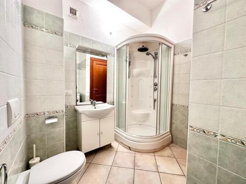a bathroom with a shower and a toilet and a sink at MONO SUITE - Rena Bianca in Santa Teresa Gallura