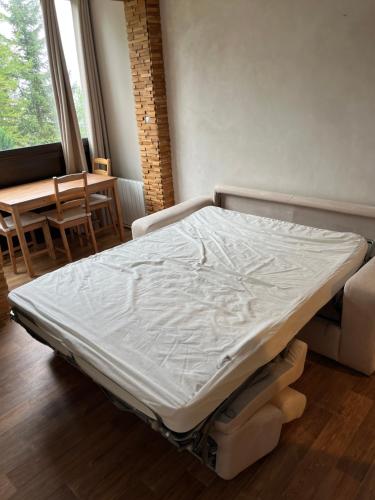 เตียงในห้องที่ Studio cosy proche des pistes