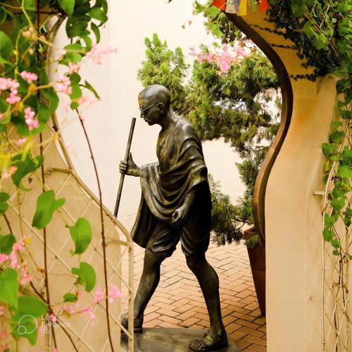 a bronze statue of a boy holding a wand at Taj Hotel in Três Lagoas