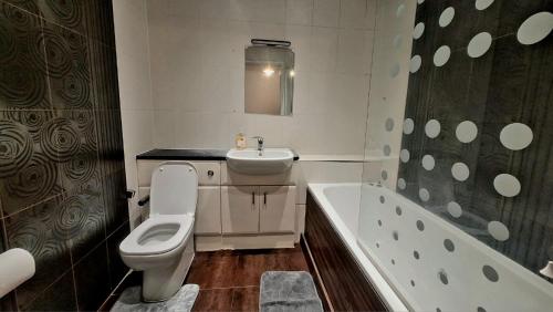 Ένα μπάνιο στο Northolt Inns