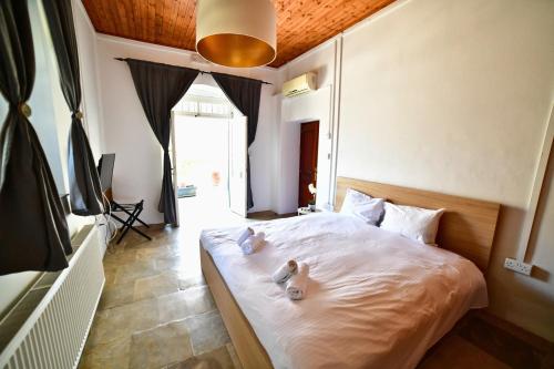 Ένα ή περισσότερα κρεβάτια σε δωμάτιο στο Laouri Traditional 1-Bedroom in Kalopanayiotis