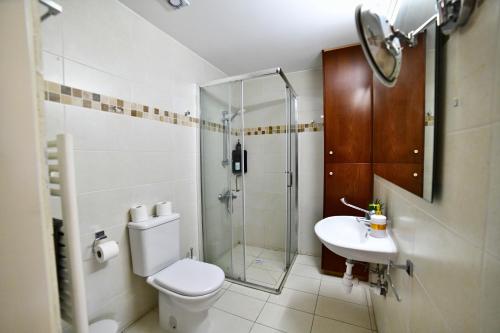 Ένα μπάνιο στο Laouri Traditional 1-Bedroom in Kalopanayiotis