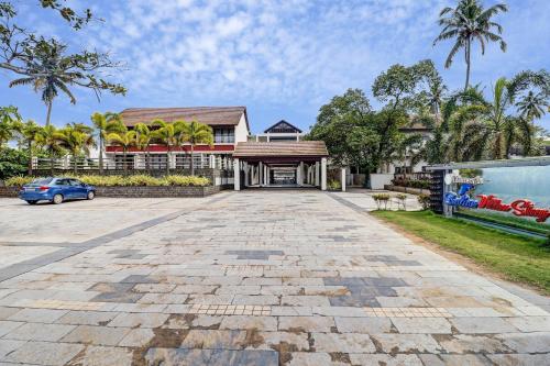 an empty driveway in front of a house at OAK Edassery's Sealine Villa Stay in Cochin