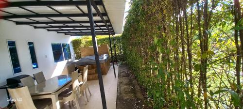 a room with a table and chairs and a tree at Hotel y Cabañas Parinzzi in Guatapé