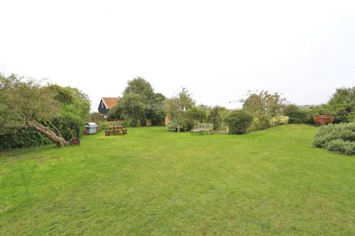 a large grassy yard with a picnic table in it at Old Brewery House in Orford