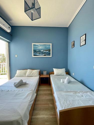 Katil atau katil-katil dalam bilik di Apartment above the sea