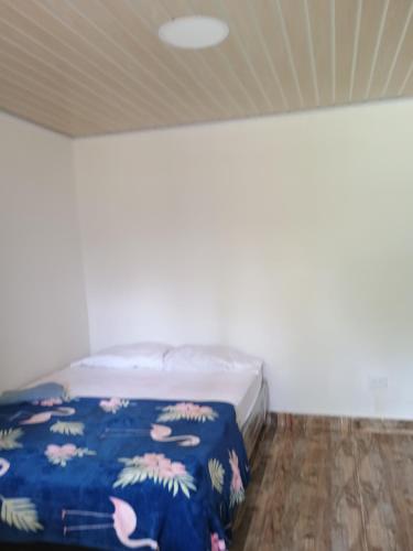 Una cama o camas en una habitación de hotel Ecopolis