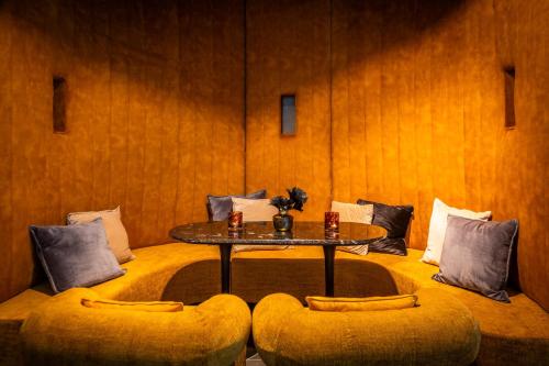 Un lugar para sentarse en NYX Hotel Hamburg by Leonardo Hotels