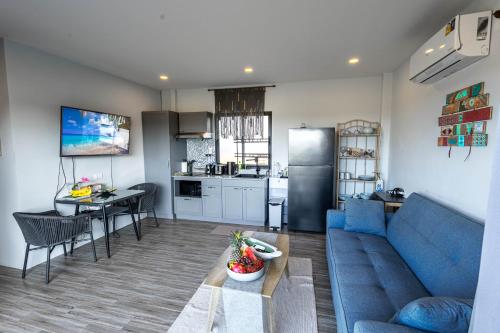 Η κουζίνα ή μικρή κουζίνα στο Maenam Hills Apartments