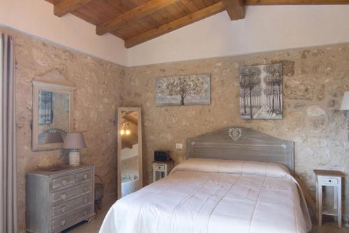 a bedroom with a large bed and a wooden ceiling at Dimora del Capriolo in San Donato Val di Comino