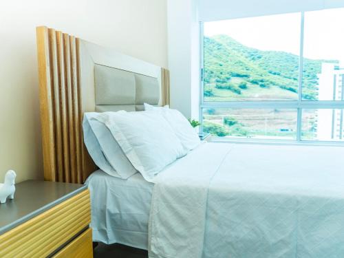 a bedroom with a bed with a large window at Apt Platinum Rodadero 9C in Estación El Salto
