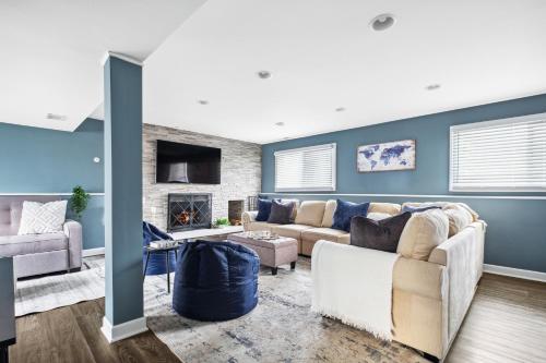 Χώρος καθιστικού στο Spacious Home in Chicago Suburbs