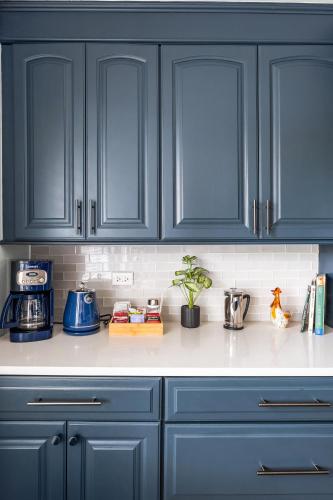Η κουζίνα ή μικρή κουζίνα στο Spacious Home in Chicago Suburbs