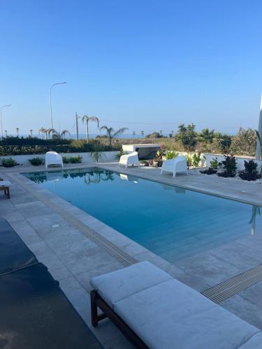 Piscina di Nadine sea side villas o nelle vicinanze