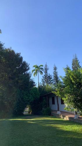 ecopolis hospedaje casa grande en El Queremalにある庭