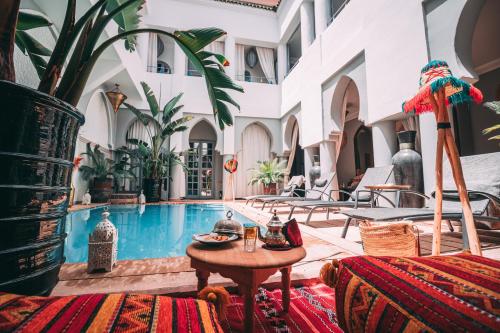 Piscina a Riad Shemsi o a prop