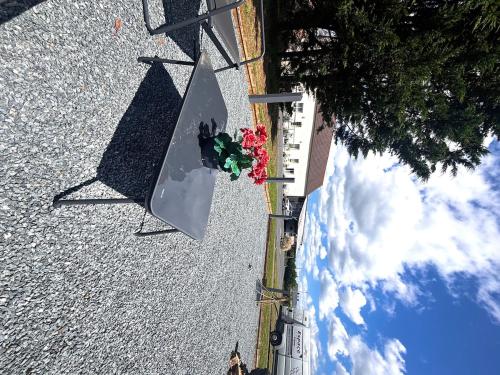 an overhead view of a building with a flower pot at Grande maison avec tranquillité garantie in Lessay