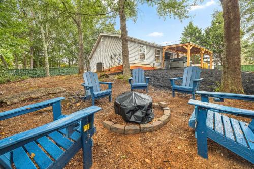 a group of blue benches sitting next to a fire pit at MiniGolf, HotTub, FirePit, PetFriendly, Sleeps 8 in Greenville