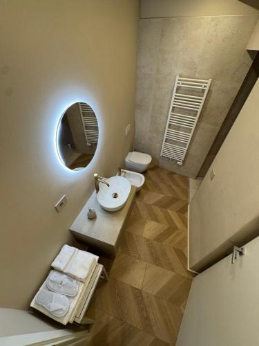 Ένα μπάνιο στο Pedroom Via San Tomaso