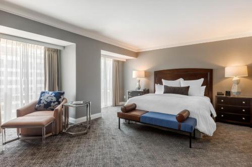 Postel nebo postele na pokoji v ubytování Omni Los Angeles Hotel